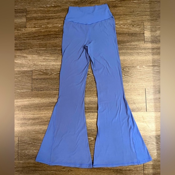 OFFLINE by Aerie | Real Me High Waisted Crossover Rib Flare Leggings Size Large - Picture 3 of 5